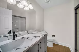 607 Berkley Ct, Schaumburg, IL 60194 - Photo 17