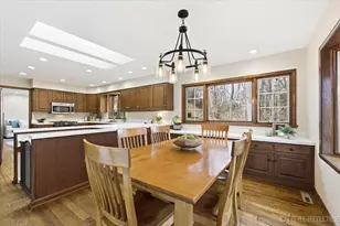 36W474 Hickory Hollow Dr, Dundee, IL 60118 - Photo 9