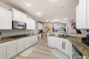 436 W Amberside Dr, Elgin, IL 60124 - Photo 9