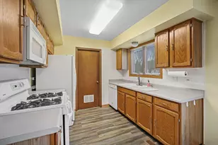 105 Red Cedar Dr, Streamwood, IL 60107 - Photo 5