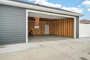 5819 S Newcastle Ave, Chicago, IL 60638 - Photo 3