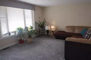 13212 W Playfield Dr, Crestwood, IL 60418 - Photo 5