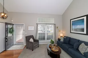 2953 Deerpath Ct, Carpentersville, IL 60110 - Photo 5