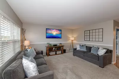 2953 Deerpath Court, Carpentersville, IL 60110 - Photo 7