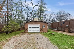 1837 Lackey Ln, Centralia, IL 62801 - Photo 3