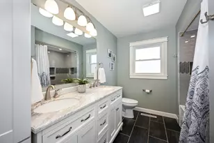 6825 Meadow Crest Dr, Downers Grove, IL 60516 - Photo 15