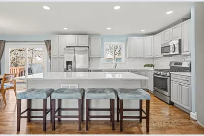 6825 Meadowcrest Drive, Downers Grove, IL 60516 - Photo 11