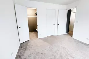 601 Fairbanks Ct, Schaumburg, IL 60194 - Photo 9