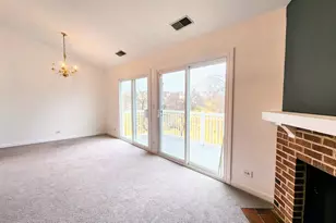 601 Fairbanks Ct, Schaumburg, IL 60194 - Photo 3