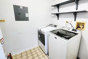 601 Fairbanks Ct, Schaumburg, IL 60194 - Photo 13