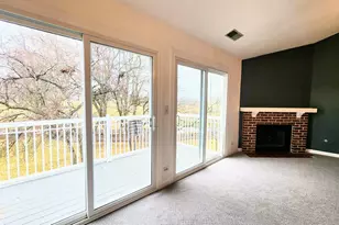 601 Fairbanks Ct, Schaumburg, IL 60194 - Photo 5