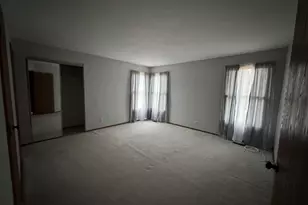 1871 Fox Run Dr, Elk Grove Village, IL 60007 - Photo 13