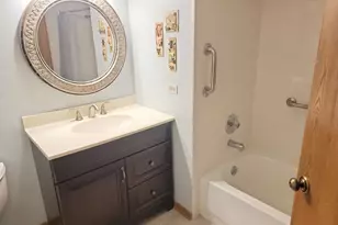 1871 Fox Run Dr, Elk Grove Village, IL 60007 - Photo 9