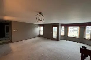 1871 Fox Run Dr, Elk Grove Village, IL 60007 - Photo 17