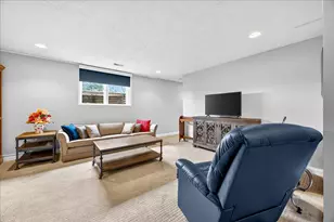 1409 Oakbrook Dr, Bloomington, IL 61704 - Photo 19