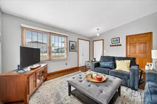 1409 Oakbrook Dr, Bloomington, IL 61704 - Photo 5