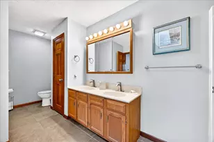 1409 Oakbrook Dr, Bloomington, IL 61704 - Photo 17