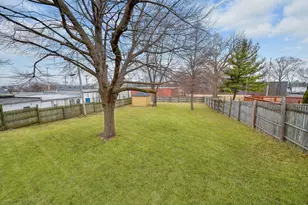 920 Zenner Ave, Aurora, IL 60505 - Photo 15