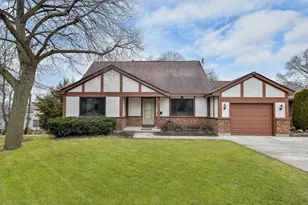 920 Zenner Ave, Aurora, IL 60505 - Photo 1