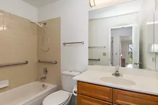 805 Leicester Rd, Elk Grove Village, IL 60007 - Photo 13