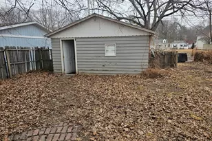 1114 25th St, Moline, IL 61265 - Photo 3
