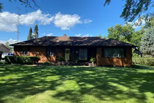 16 Robert Ave, Prospect Heights, IL 60070 - Photo 1