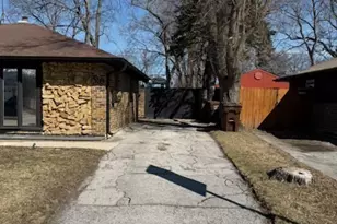 316 Mohawk St, Park Forest, IL 60466 - Photo 3