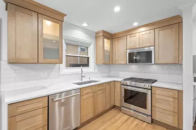 223 Kenloch Avenue, Libertyville, IL 60048 - Photo 3