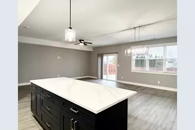 1404 8th Street, Harvard, IL 60033 - Photo 5