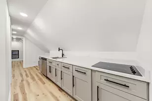 1040 W 34th Pl, Chicago, IL 60608 - Photo 15