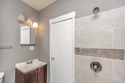 10210 S Bensley Avenue, Chicago, IL 60617 - Photo 9