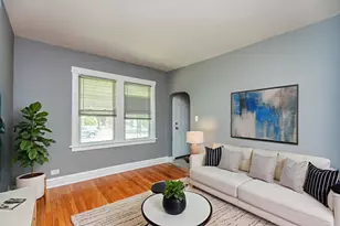 10210 S Bensley Ave, Chicago, IL 60617 - Photo 3