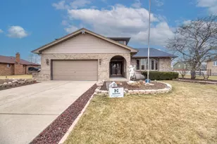 18800 Dickens Dr, Mokena, IL 60448 - Photo 3