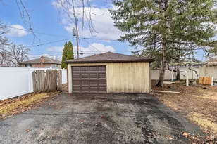 6212 W 92nd Pl, Oak Lawn, IL 60453 - Photo 5