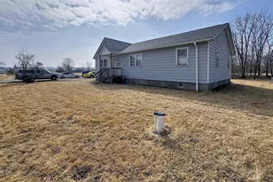 190 Sunshine Ln, Milan, IL 61264 - Photo 3