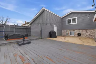 2221 Charmingfare Dr, Woodridge, IL 60517 - Photo 35