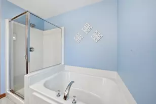 1110 Colonial Dr, Joliet, IL 60432 - Photo 21