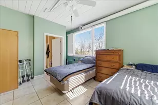 469 N Lake St, Aurora, IL 60506 - Photo 9