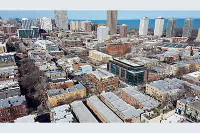 800 W Cornelia Avenue #209, Chicago, IL 60657 - Photo 3