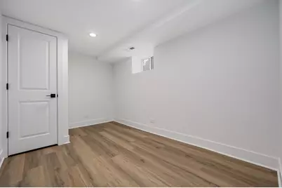 5423 N Moody Avenue, Chicago, IL 60630 - Photo 17