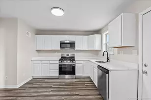 29W092 Pomeroy St, West Chicago, IL 60185 - Photo 9