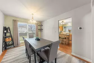 304 E Harvard Cir, South Elgin, IL 60177 - Photo 5