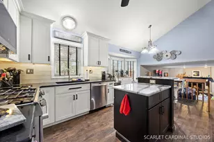 525 Chester Ct W, Aurora, IL 60504 - Photo 7