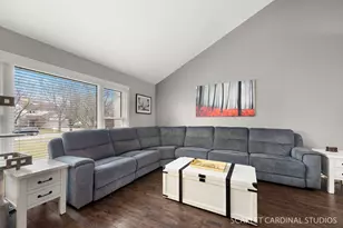 525 Chester Ct W, Aurora, IL 60504 - Photo 3