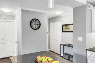 70 W Burton Pl, Chicago, IL 60610 - Photo 17