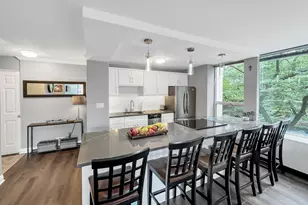 70 W Burton Pl, Chicago, IL 60610 - Photo 13