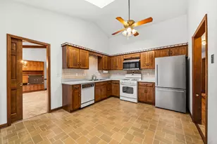 7 Douglas Dr, Sugar Grove, IL 60554 - Photo 13