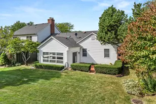 7 Douglas Dr, Sugar Grove, IL 60554 - Photo 3