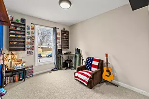 555 Rodenburg Rd, Roselle, IL 60172 - Photo 17