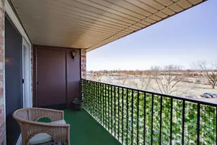 1101 S Hunt Club Dr, Mount Prospect, IL 60056 - Photo 25